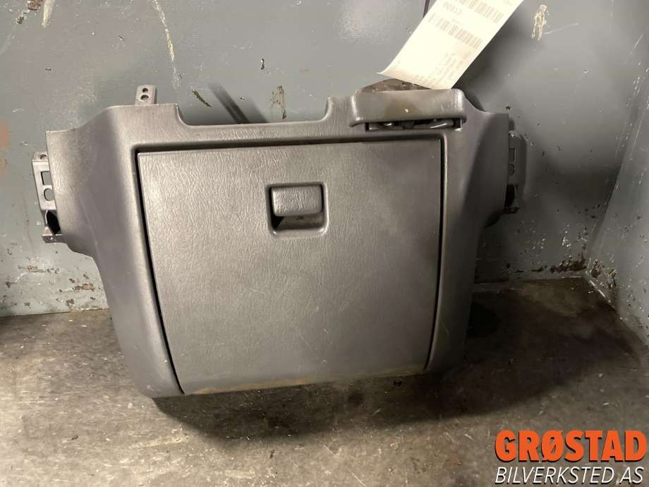 Dashbord koppholder til Toyota Hiace, 2001-2006 (Fase 2) (5562526030B0)