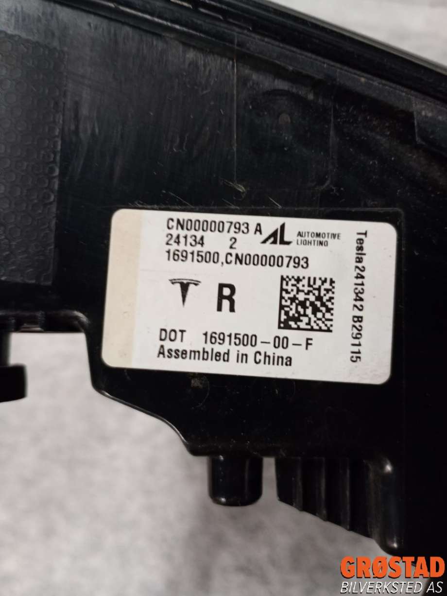 Baklykt høyre til Tesla Model 3 2024-->> (Fase 2)  (1691500-00-F|)