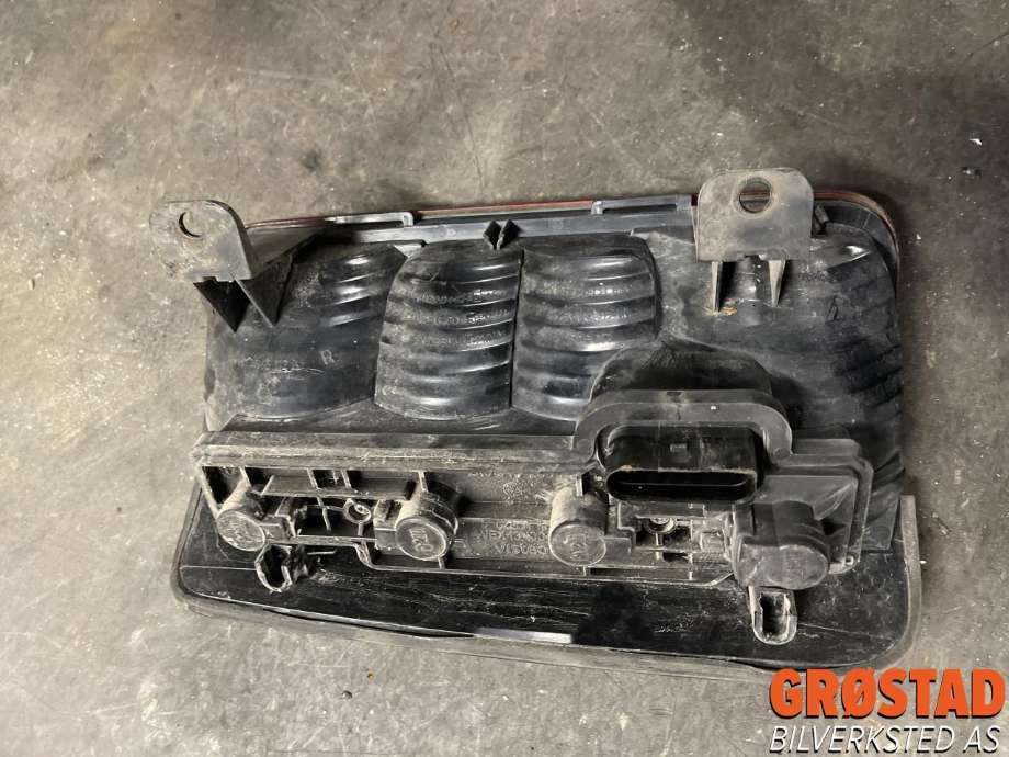 Baklykt høyre til VW Caddy 2010-2015 (Type III, Fase 2)  (2K0 945 096 P|)