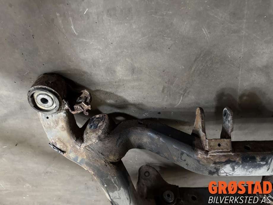 Travers bak til Audi A4 2004-2008 (Type III) (B7) (B7) (8E0 505 235 CA|)