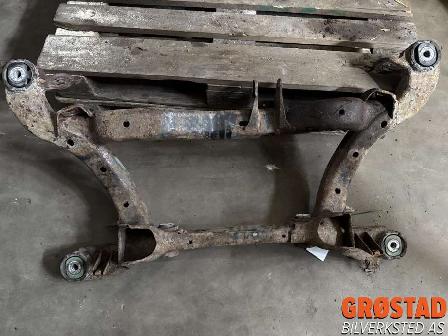 Travers bak til Audi A4 2004-2008 (Type III) (B7) (B7) (8E0 505 235 CA|)