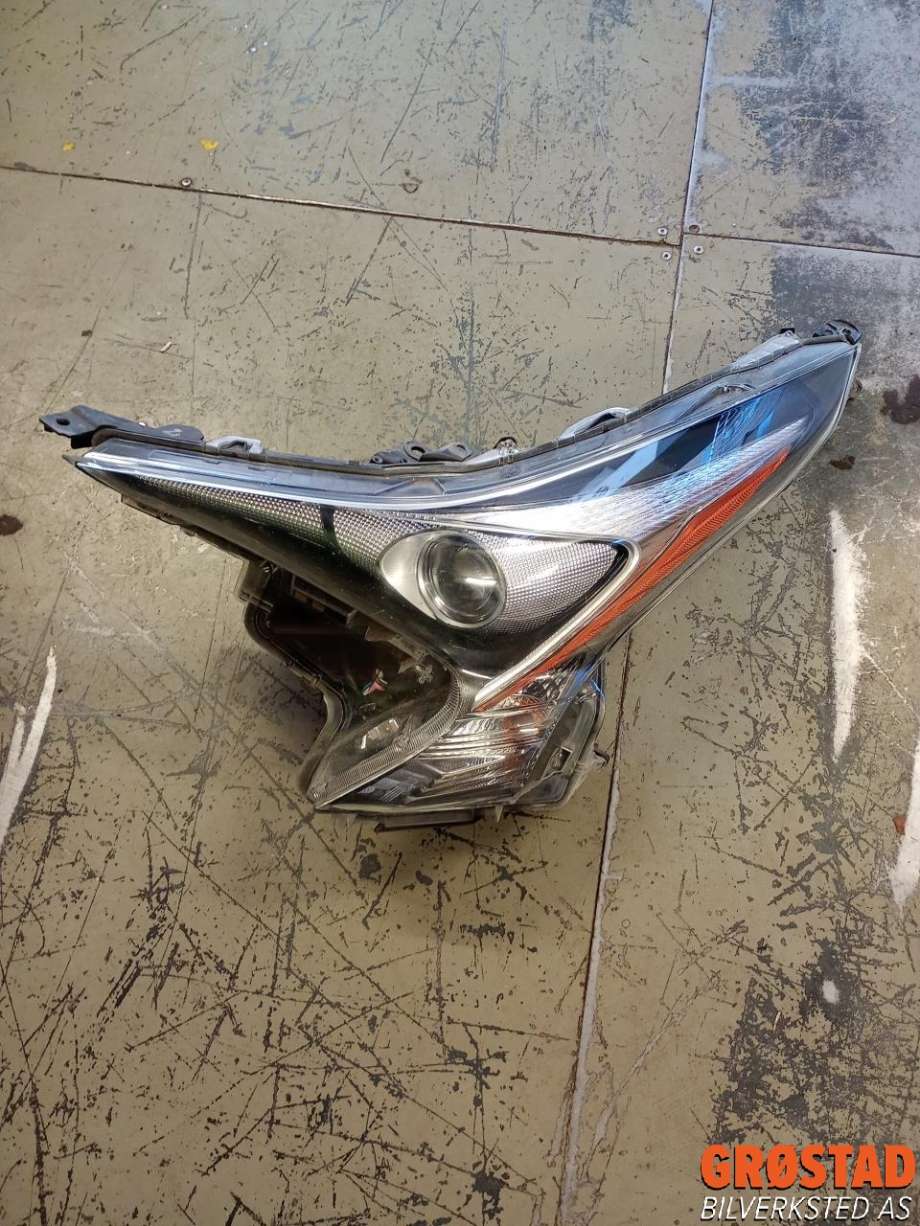 Frontlykt venstre full-LED til Toyota Prius, 2016-2023 (Type IV) (combi) (combi) (8118547701)