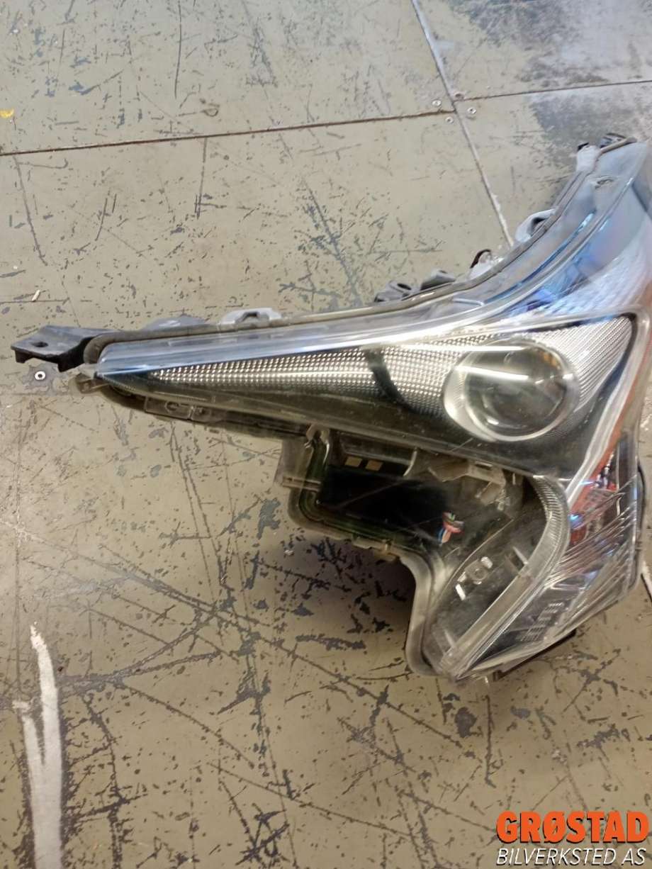 Frontlykt venstre full-LED til Toyota Prius 2016-2023 (Type IV) (combi) (combi) (8118547701|8118547700|)