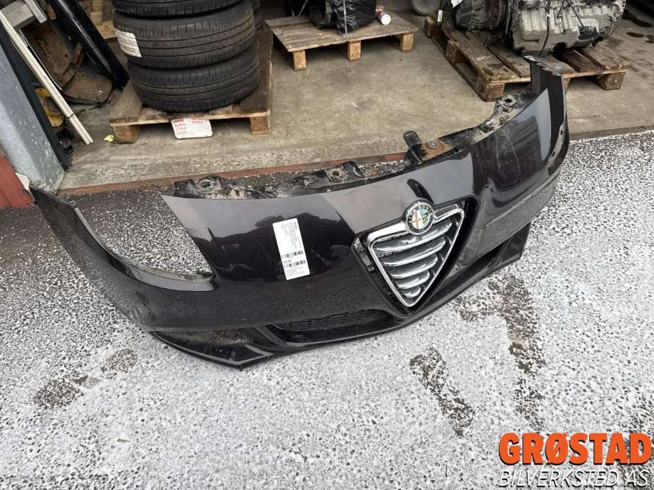 Støtfanger foran til Alfa Romeo Giulietta, 2010-2018  (156096901)