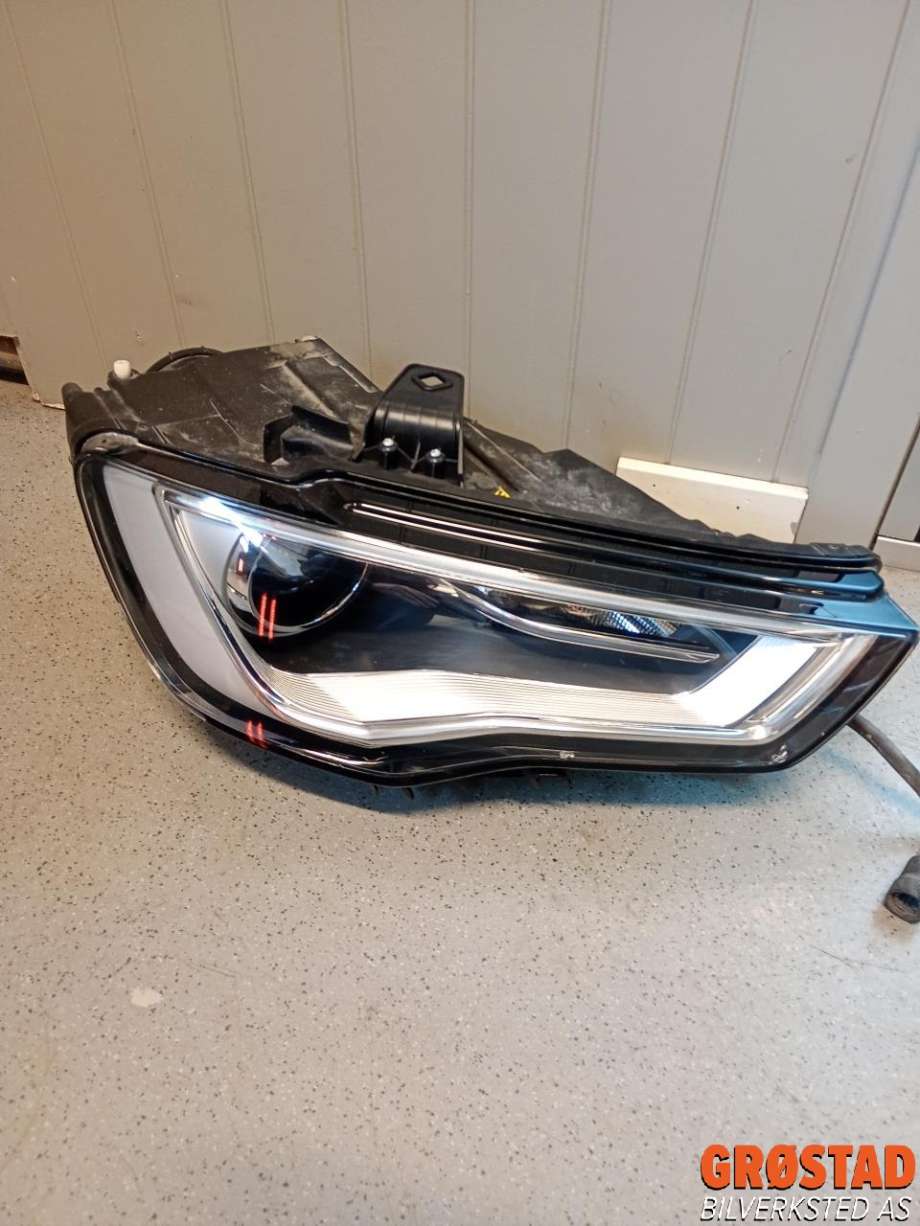 Frontlykt høyre xenon til Audi A3 2012-2016 (Type III, Fase 1) (8V0 941 044|8V0 941 044 P|)
