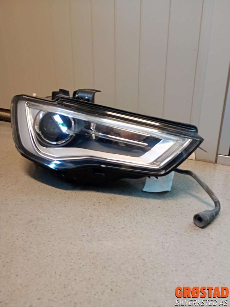 Frontlykt høyre xenon til Audi A3 2012-2016 (Type III, Fase 1) (8V0 941 044|8V0 941 044 P|)