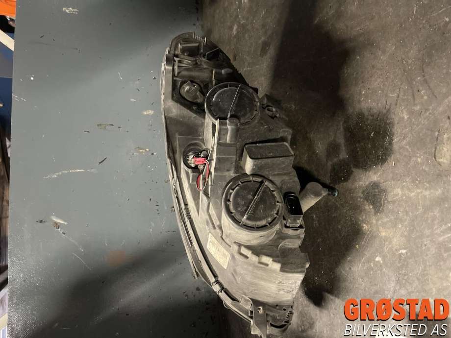 Frontlykt høyre halogen til Mercedes C-Klasse 2007-2011 (Fase 1) (W204) (W204) (A 204 820 84 61|A 204 906 52 03|)