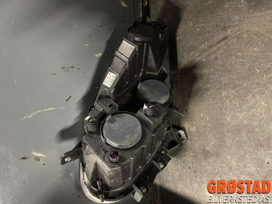 Frontlykt høyre halogen til Opel Combo D 2012-2018 (95512504|95526867|)