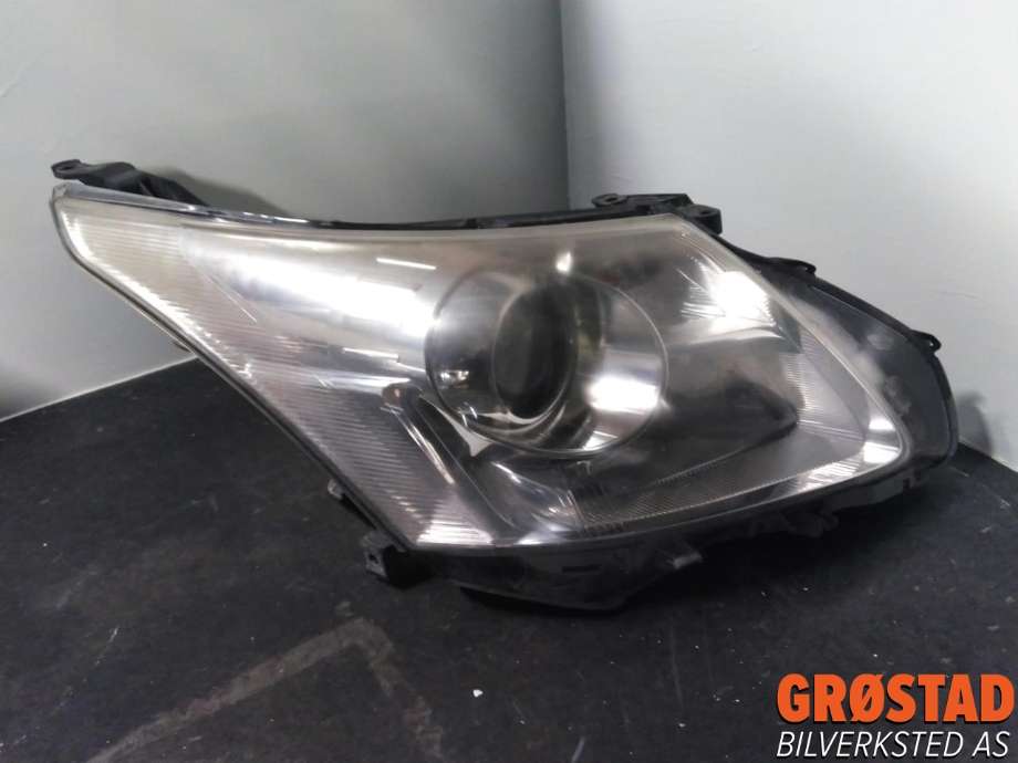 Frontlykt høyre halogen til Toyota Avensis, 2009-2015 (Type III, Fase 1) (8113005311)
