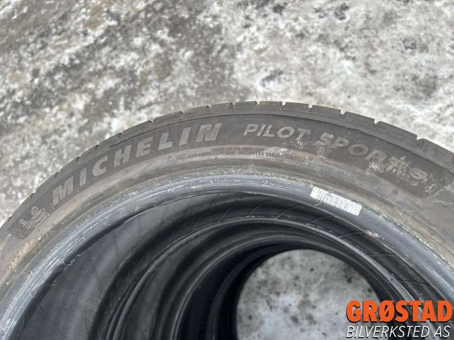 Dekk til Alfa Romeo Giulia 2016-->>  (225/45-17|255/40-18|)