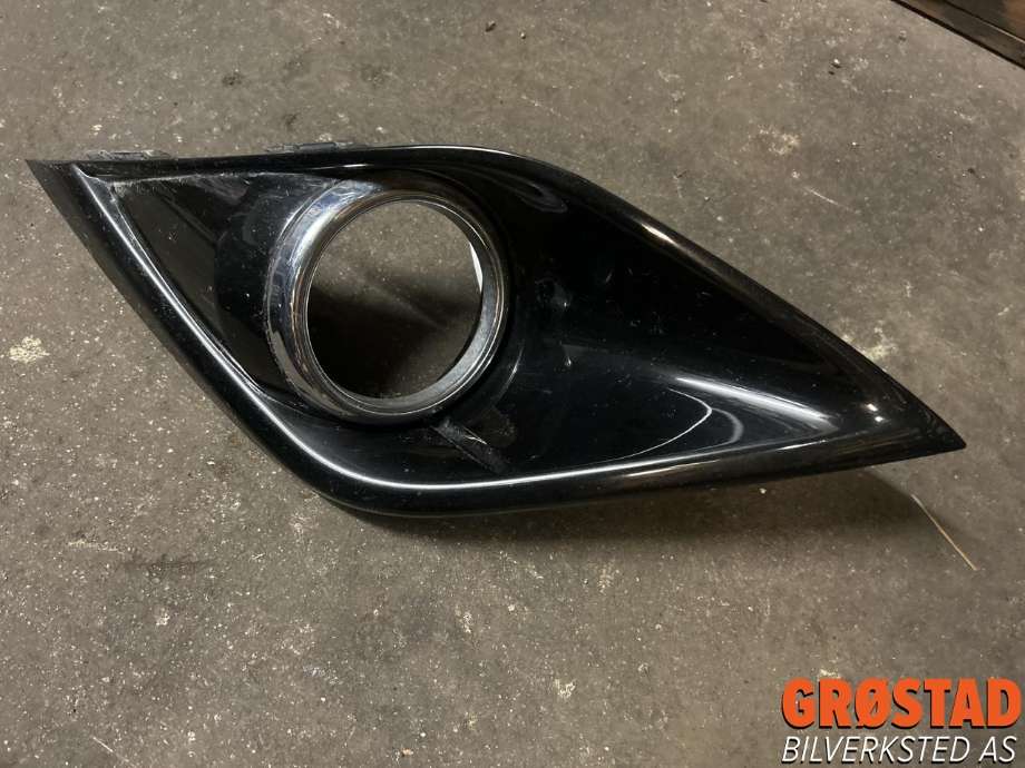 Grill venstre til Mitsubishi Outlander, 2015-->> (Type III, Fase 2)  (6400H703)