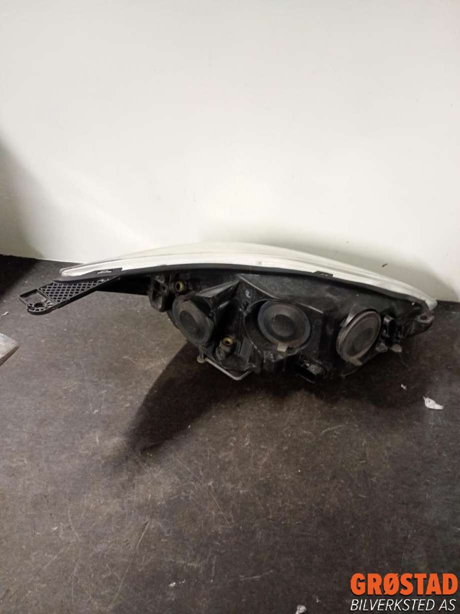 Frontlykt venstre halogen til Ford Focus 2011-2014 (Type III, Fase 1)  (2004299|)