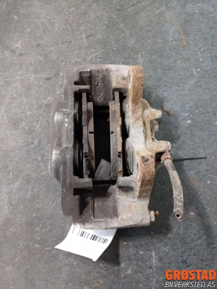 Bremsecaliper venstre foran til Mitsubishi Pajero 2007-2016 (Type IV, Fase 1) (4605B705|)