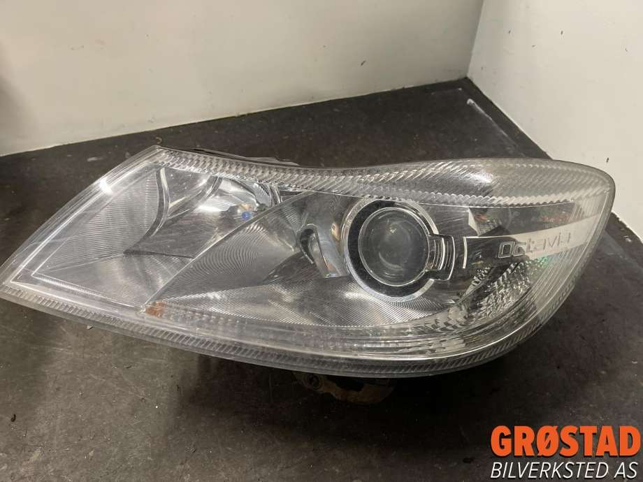 Frontlykt venstre xenon til Škoda Octavia 2009-2013 (Type II, Fase 2) (1Z1 941 017 T|)