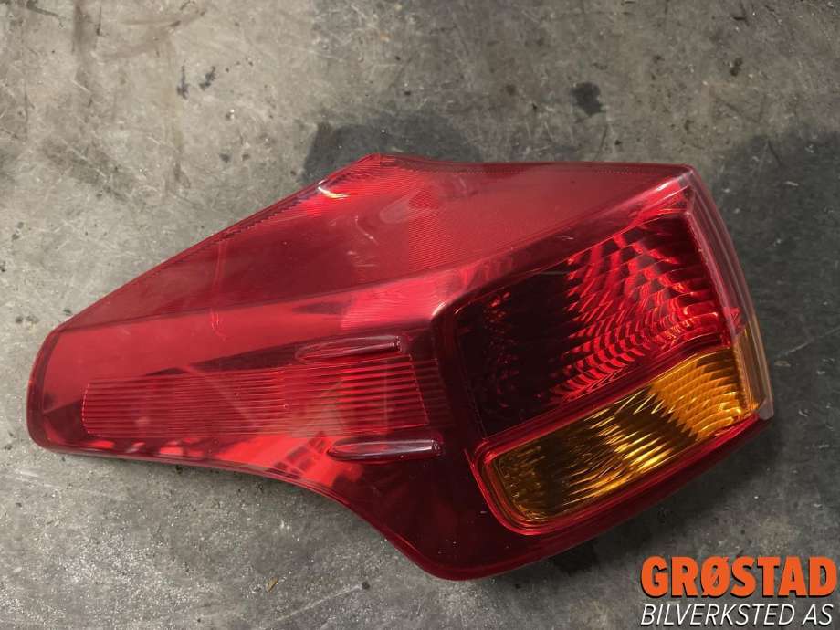 Baklykt venstre ytre til Toyota RAV4 2013-2015 (Type IV, Fase 1)  (8156142171|)