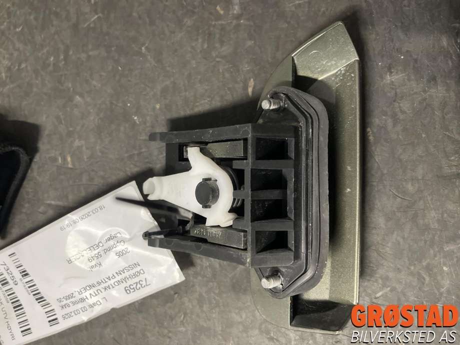 Dørhåndtak utv høyre bak til Nissan Pathfinder 2005-2010 (Fase 1) (R51) (R51) (82606EB330|H26064X0AA|)