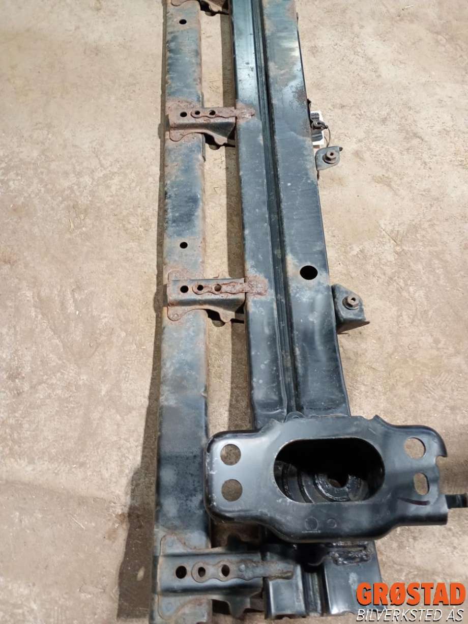 Støtfangerforsterkning foran til Toyota RAV4 2009-2013 (Type III, Fase 2)  (5202142051|5202142050|5202913010)
