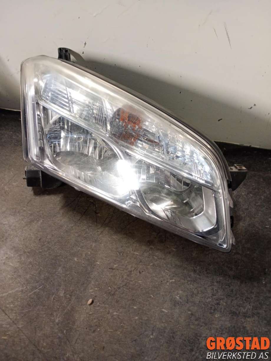 Frontlykt høyre halogen til Chevrolet Trax, 2013-2014  (42435934)