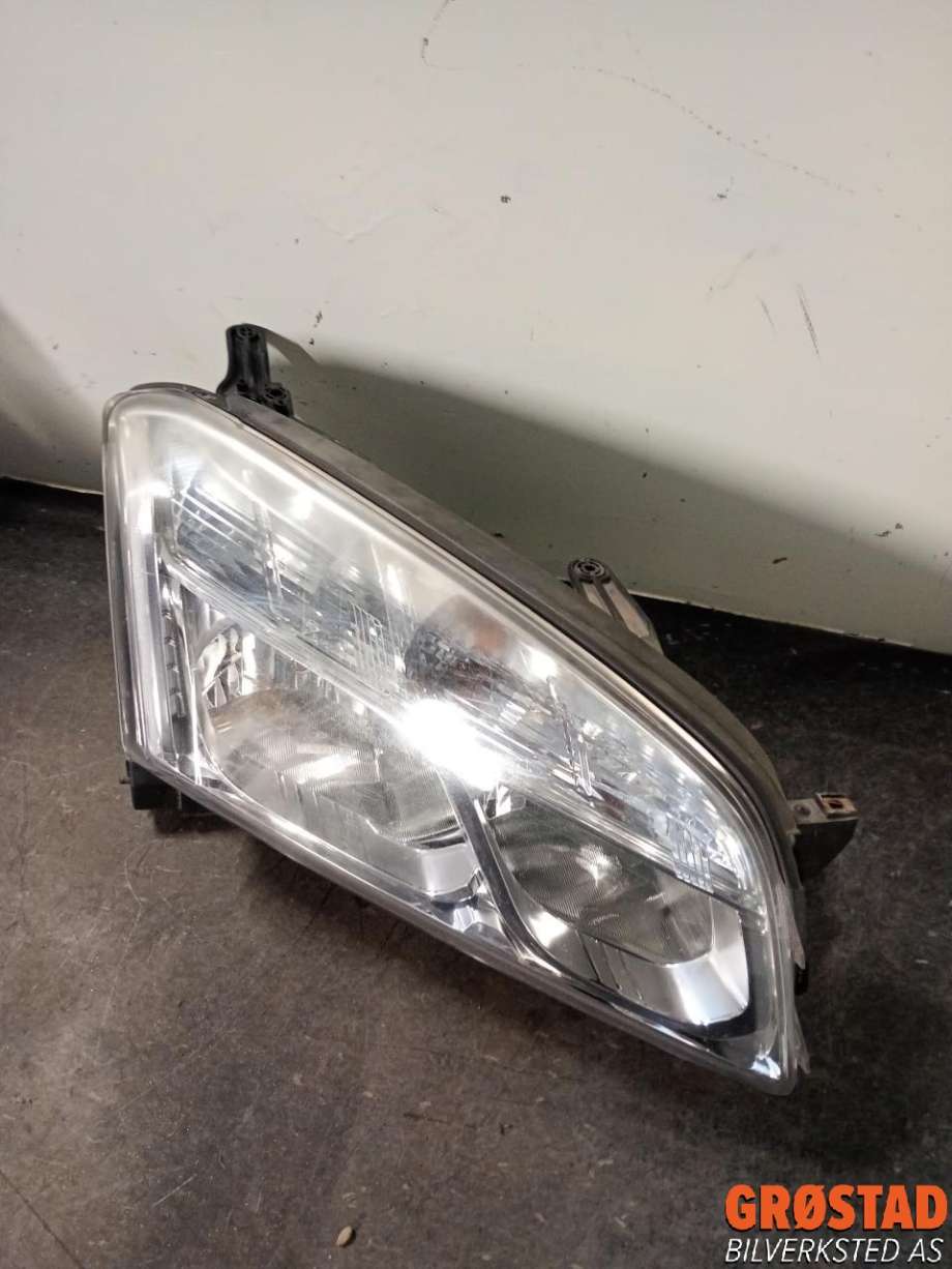Frontlykt høyre halogen til Chevrolet Trax 2013-2014  (42435934|42532763|)