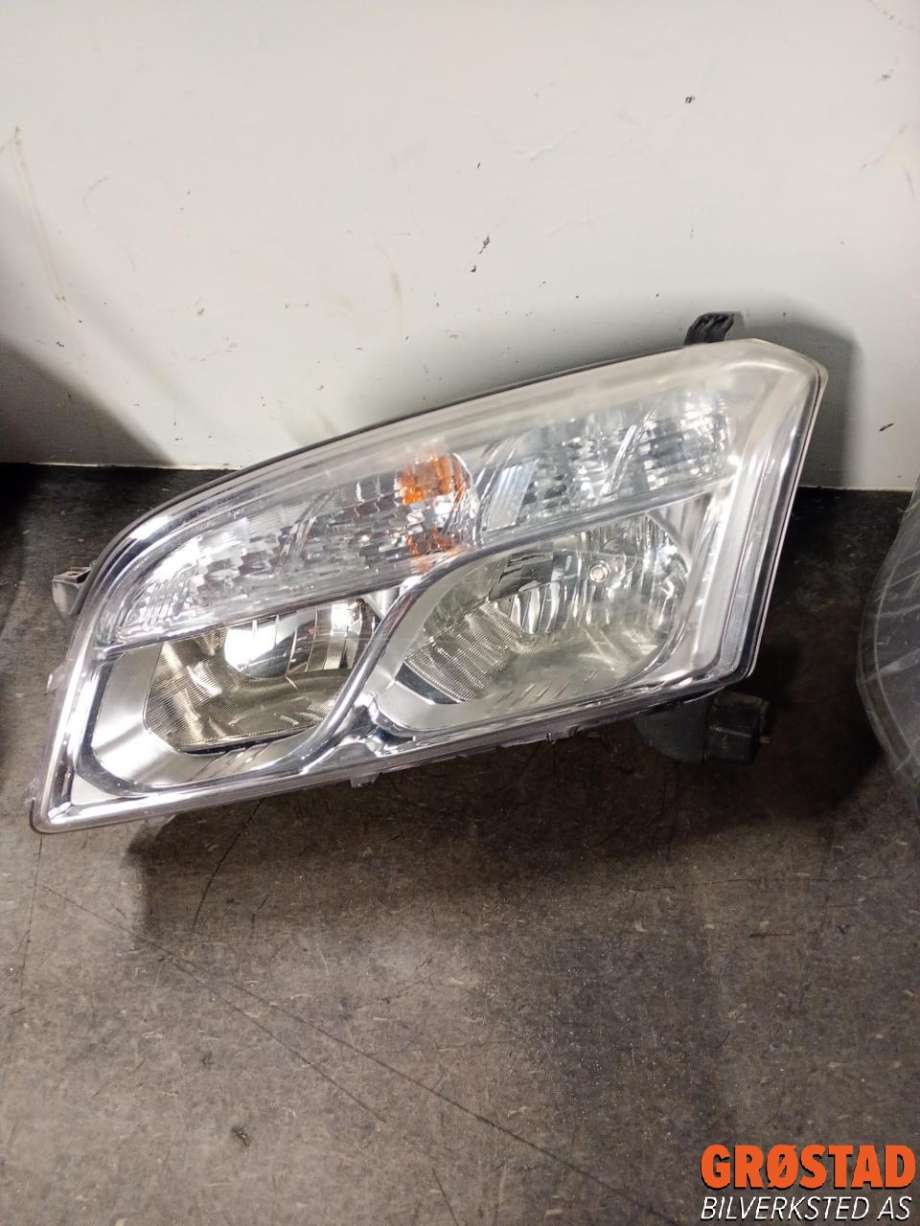 Frontlykt venstre halogen til Chevrolet Trax, 2013-2014  (42435933)