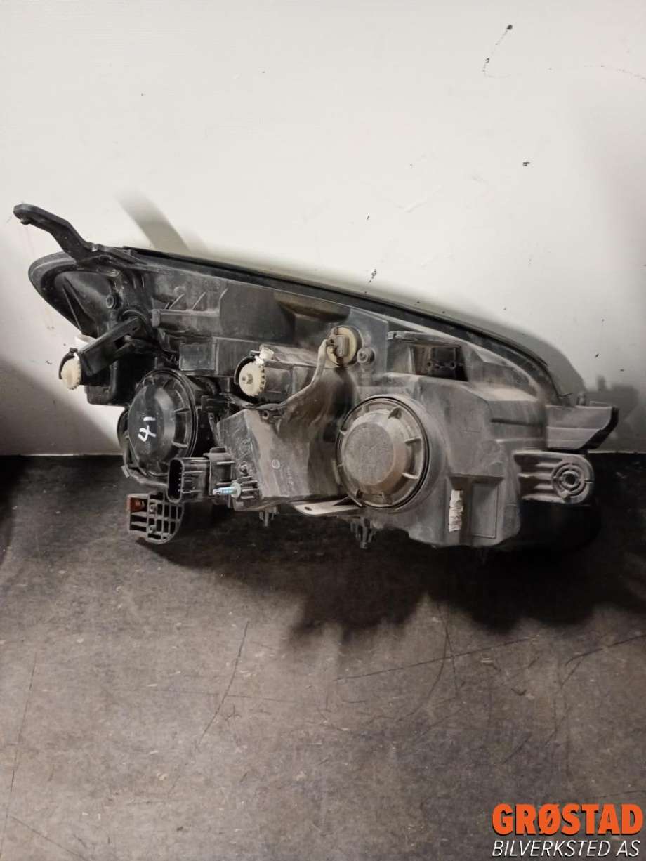 Frontlykt venstre halogen til Chevrolet Trax 2013-2014  (42435933|42532762|)
