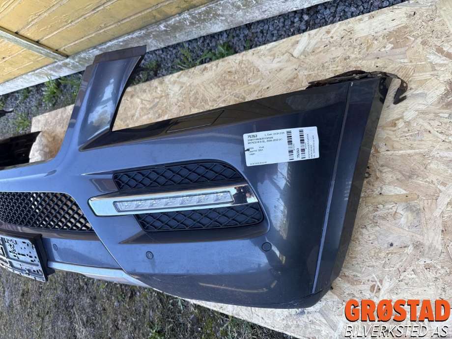 Støtfanger foran til Mercedes GL 2006-2012 (X164) (X164) (A 164 885 04 38  9999|A 164 885 04 38|)