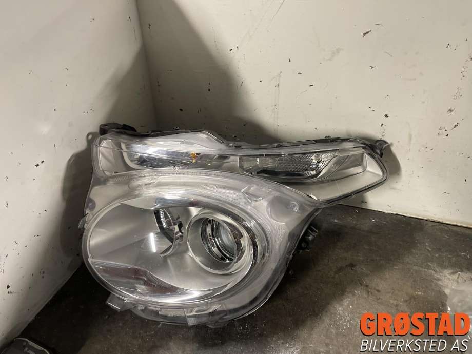 Frontlykt venstre halogen til Citroën C1, 2014-->> (Type II)  (B0 008 640 80)
