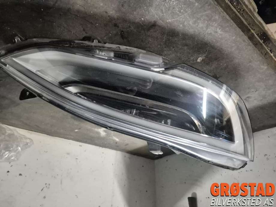 Frontlykt høyre full-LED til Tesla Model S 2016-2021 (Fase 2) (1053575-00-E|)