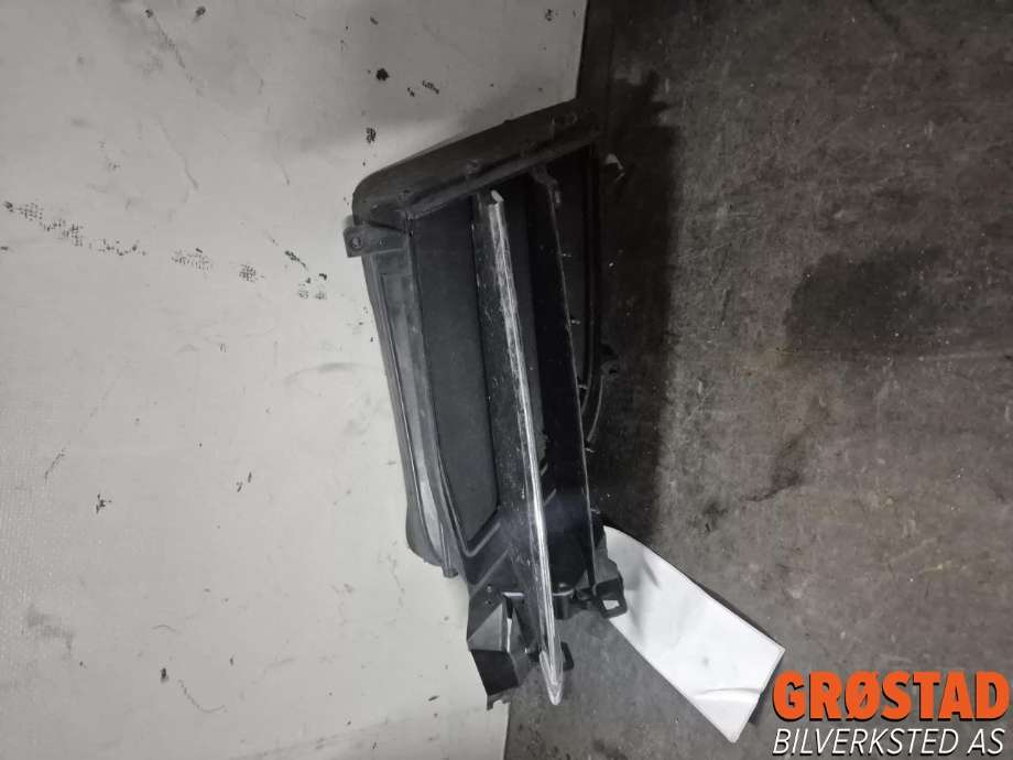Grill høyre til Tesla Model S 2016-2021 (Fase 2)  (1058007-00-J|)