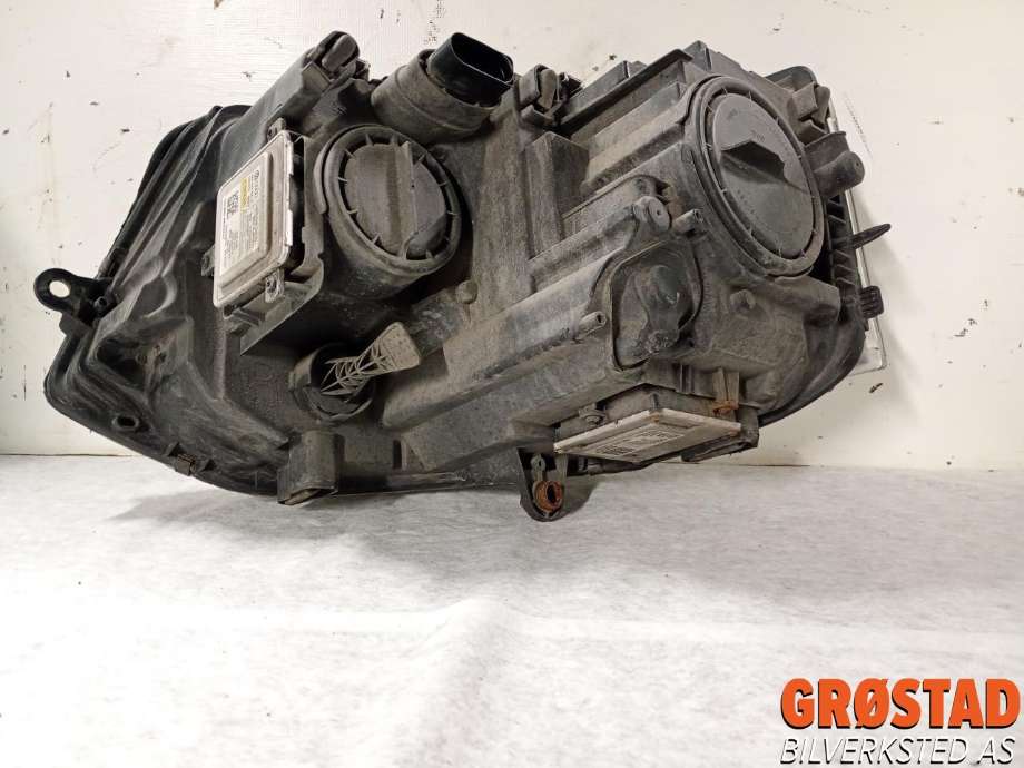 Frontlykt høyre xenon til VW Transporter / Caravelle 2009-2015 (Fase 2) (T5) (T5) (7E5 941 018 B|)