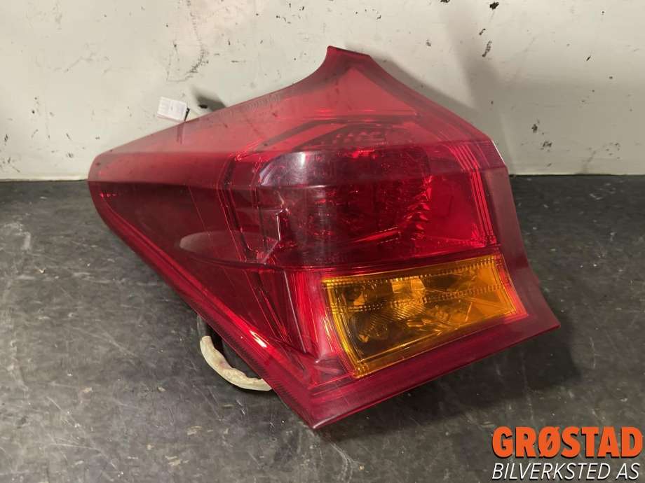 Baklykt venstre ytre til Toyota Auris, 2013-2015 (Type II, Fase 1) (8156102730)