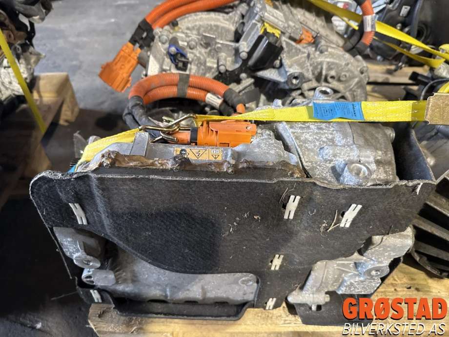 Motor elbil bak til Mercedes EQA, 2021-->>  (A 243 340 88 02)