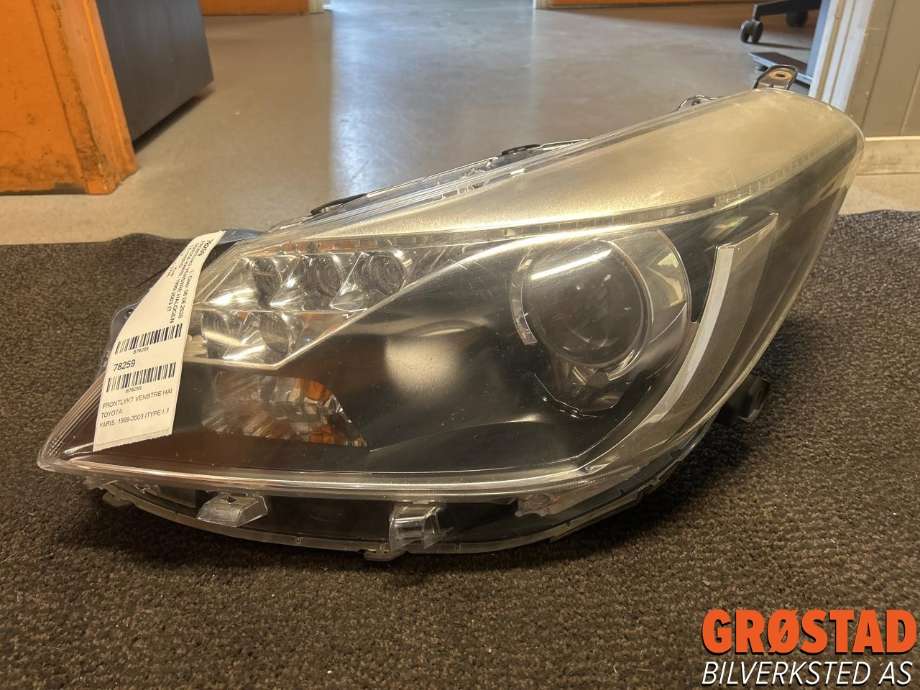 Frontlykt venstre halogen til Toyota Yaris 1999-2003 (Type I, Fase 1) (811700D500|)