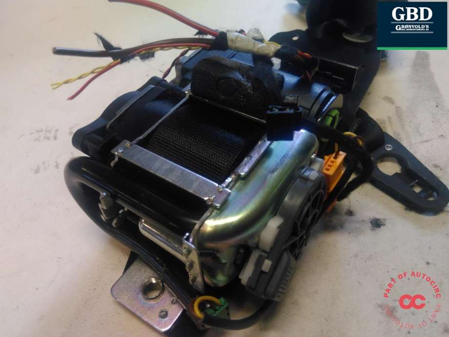 Sikkerhetsbelte foran høyre til Mercedes C-Klasse 2014-2018 (Fase 1) (W205) (W205) (A 205 860 16 85  9C94|A 205 860 32 00|630146400)