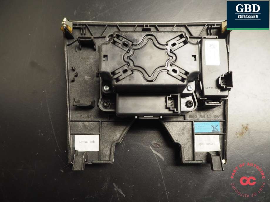 Bilstereo navigasjon betjeningspanel til Mercedes E-Klasse 2013-2016 (Fase 2) (W212) (W212) (A 212 900 76 19|A 212 900 60 16|A 212 905 13 02)