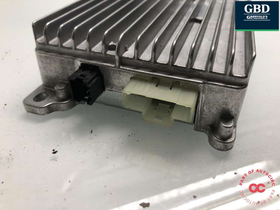 BMW X5, 2013-2018 (F15) (BMW / HELLA|61 42 6 817 834|8ES 010 105-13)