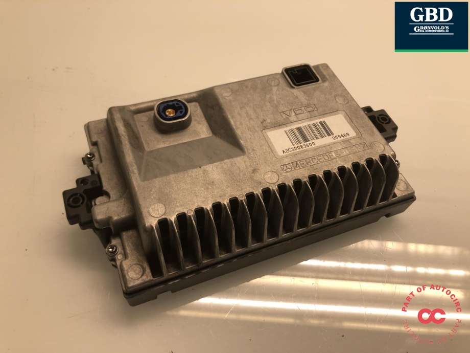 Bilstereo navigasjon skjerm til Mercedes C-Klasse 2011-2014 (Fase 2) (W204) (W204) (VDO|A 172 900 02 02|A 172 900 86 00|A2C30083600)