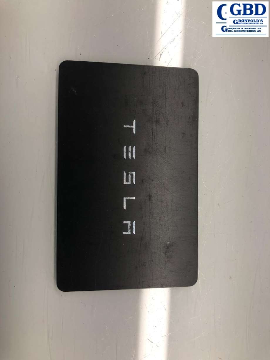 Tesla Model Y, 2021- (1104284-00-J)