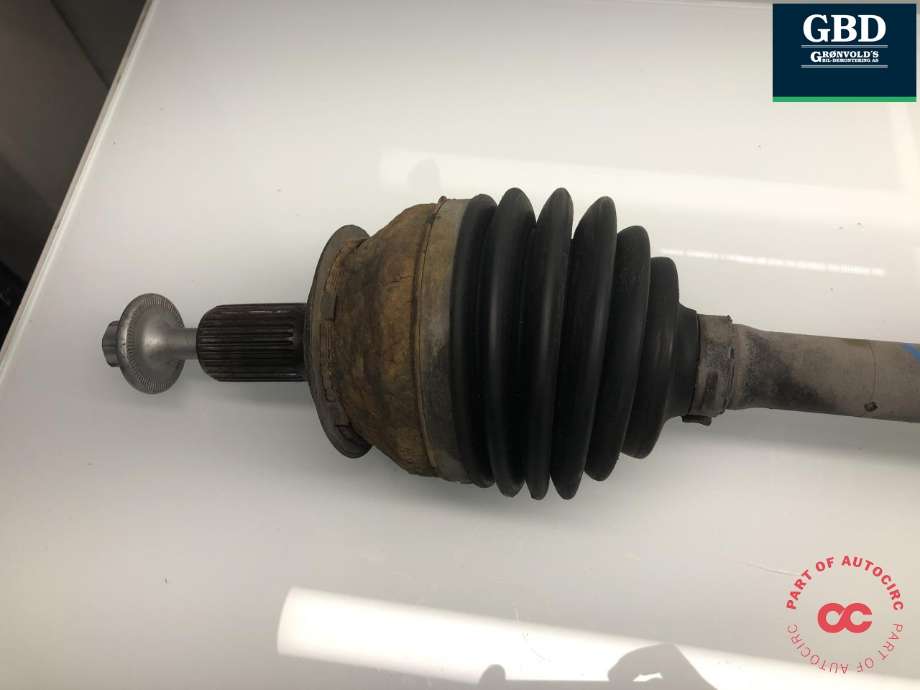 Drivaksel høyre foran, diesel/automat til Mercedes A-Klasse 2012-2018 (W176) (W176) (A 246 330 95 00|A 246 330 32 00|A 246 330 17 01)