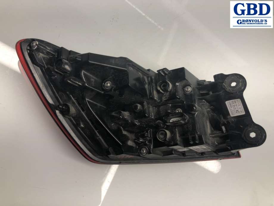 Audi A4, 2015-2019 (Type V, Fase 1) (B9) (8W9 945 092 C)