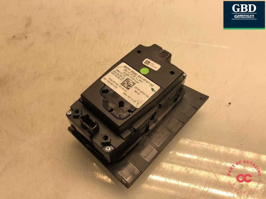 Bilstereo navigasjon betjeningspanel til BMW 3-Serie 2018-->> (G20) (G20) (65 82 5 A12 F47|65 82 5 A37 1B2|6582 5A12F47-02)