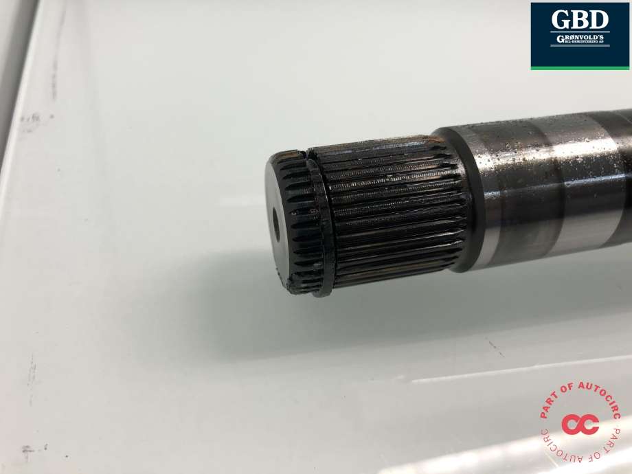Drivaksel høyre foran, diesel/automat til Mercedes ML 2005-2011 (W164) (W164) (A 164 330 21 01|A 164 330 21 01 80|)