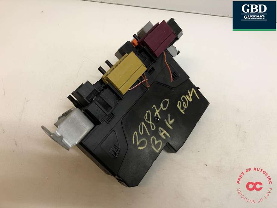 Sikringsboks bagasjerom til Mercedes E-Klasse 2009-2013 (Fase 1) (W212) (W212) (A 212 900 16 06|A 212 900 52 01|212 900 51 01)