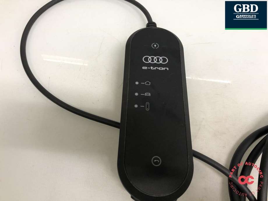 Audi Q4 e-tron, 2021- (8V4 998 639 H|V04 017 001 DF)