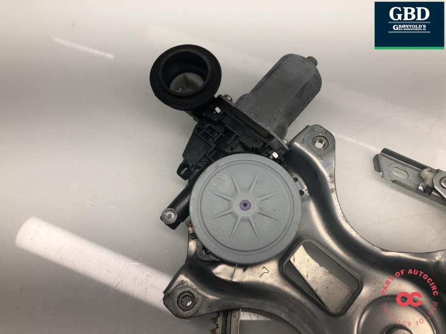 Ruteheis høyre foran til Toyota RAV4 2016-2019 (Type IV, Fase 2)  (6980130280|6980142040|)