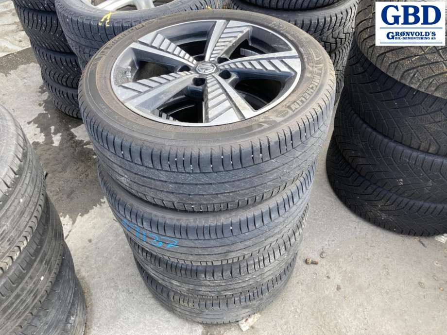 MG ZS EV, 2019-(MICHELIN|215-50R17 )