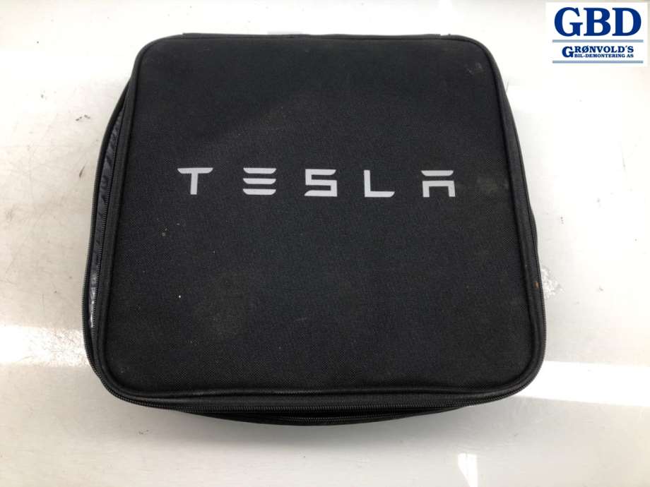 Tesla Model Y, 2021- (1479068-00-C)