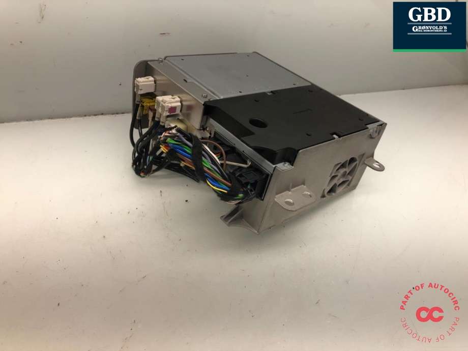 Bilstereo forsterker til Mercedes EQC 2019-->>  (A 253 900 82 07|A 253 900 61 06|)
