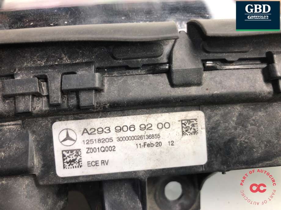 Frontlykt midtre til Mercedes EQC 2019-->>  (A 293 906 13 01|A 293 906 92 00|)