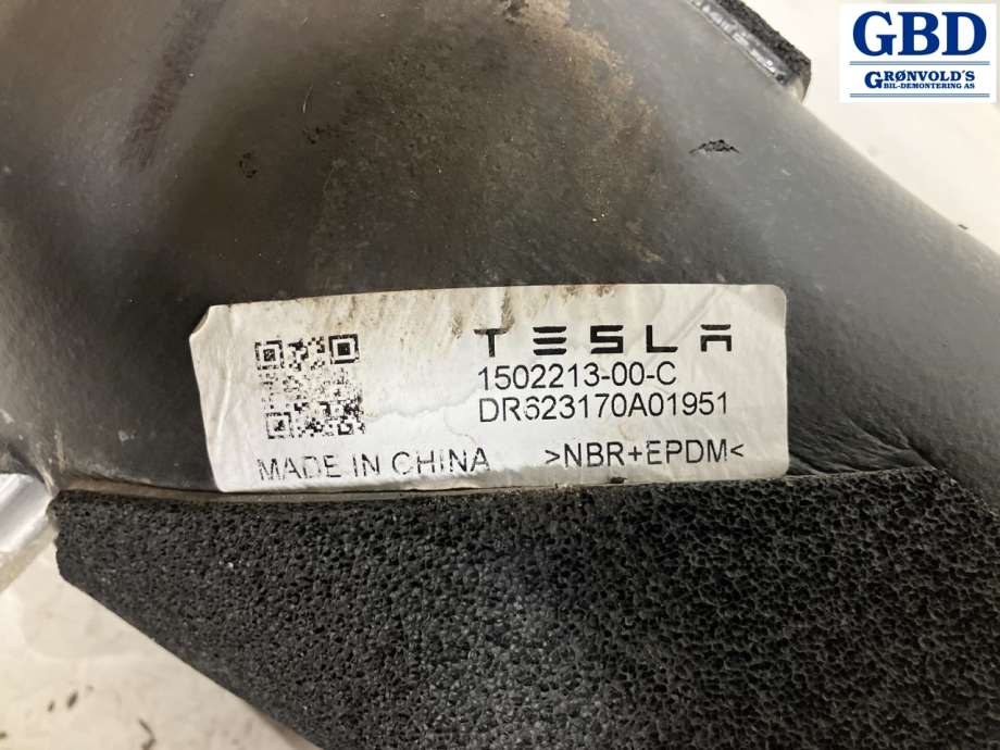 Tesla Model Y, 2021- (1501256-01-M | 1501256-00-L |1501256-00-M|1502213-00-C|1501256-02-M | 1501256-98-M)